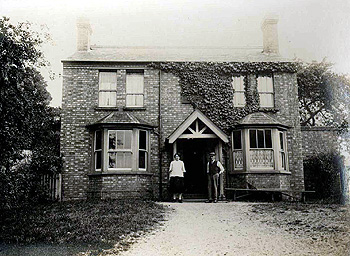 The Gate at Harrowden about 1925 [WL800/2]